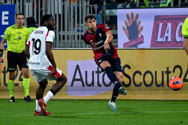 Cagliari s Luca Mazzitelli in action during the Serie A soccer match between Cagliari Calcio and AC Milan at the Unipol Domus in Cagliari, Sardinia - Friday, 2nd January 2026. - Soccer  Copyright: xGianlucaxZuddas LaPressex