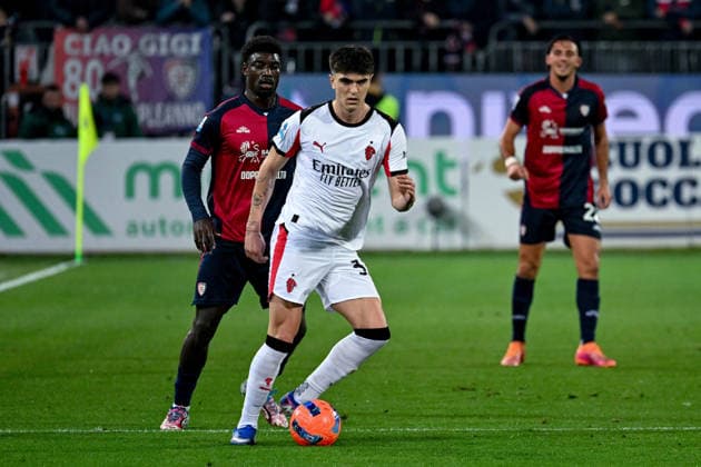 AC Milan s Davide Bartesaghi in action during the Serie A soccer match between Cagliari Calcio and AC Milan at the Unipol Domus in Cagliari, Sardinia - Friday, 2nd January 2026. - Soccer  Copyright: xGianlucaxZuddas LaPressex