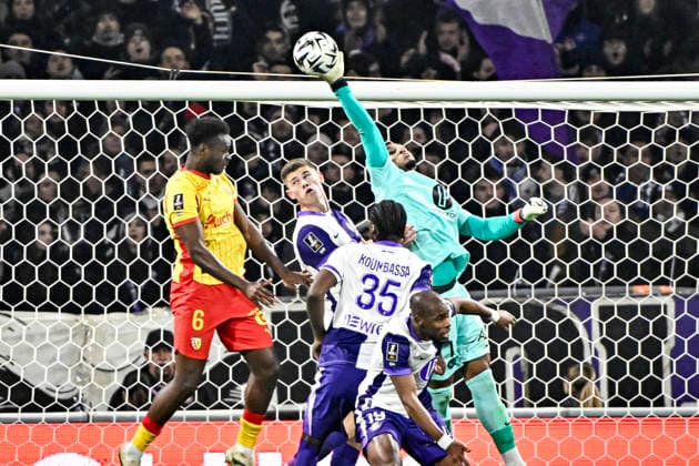FOOTBALL : Toulouse vs Lens - 17eme Journee de Ligue1 McDonald S - Toulouse - 02 01 2026 Arret Guillaume Restes (tfc) Toulouse  Copyright: xThierryxBretonx