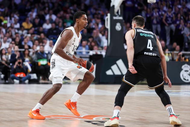 January 2, 2026, Madrid, Madrid, Spain: Theo Maledon of Real Madrid and Aleksa Avramovic of Dubai Basketball in action during the Turkish Airlines EuroLeague Regular Season Round 19 match between Real Madrid and Dubai Basketball at Movistar Arena on January 02 2026, in Madrid, Spain. Madrid Spain - ZUMAa181 20260102_zaa_a181_155 Copyright: xIrinaxR.xHipolitox