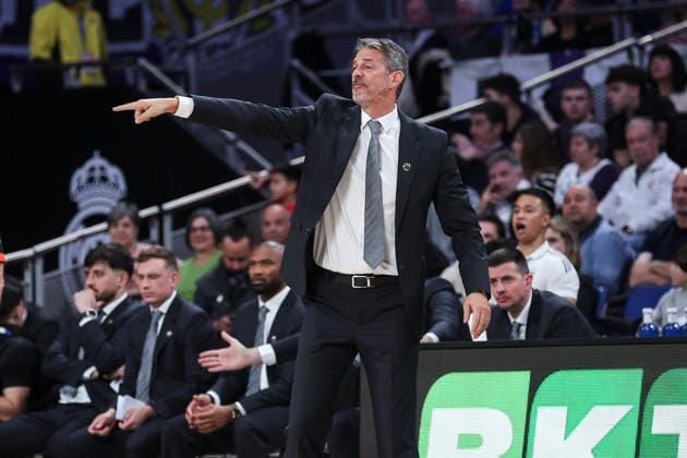 January 2, 2026, Madrid, Madrid, Spain: Jurica Golemac, head coach of Dubai Basketball gestures during the Turkish Airlines EuroLeague Regular Season Round 19 match between Real Madrid and Dubai Basketball at Movistar Arena on January 02 2026, in Madrid, Spain. Madrid Spain - ZUMAa181 20260102_zaa_a181_161 Copyright: xIrinaxR.xHipolitox