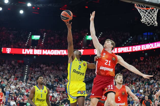 Jimmy Clark (Maccabi Rapyd Tel Aviv, 02) mit Justuz Hollatz (FC Bayern Basketball, 21), GER, FC Bayern Basketball vs. Maccabi Rapyd Tel Aviv, Basketball, Euroleague, 19. Spieltag, Saison 2025 2026, 02.01.2026, GER, FC Bayern Basketball vs. Maccabi Rapyd Tel Aviv, Basketball, Euroleague, 19. Spieltag, Saison 2025 2026, 02.01.2026 Muenchen Copyright: xEibner-Pressefoto JennixMaulx EP_JML