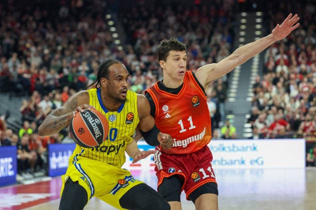 OShae J. Brissett (Maccabi Rapyd Tel Aviv, 10) mit Vladimir Lucic (FC Bayern Basketball, 11), GER, FC Bayern Basketball vs. Maccabi Rapyd Tel Aviv, Basketball, Euroleague, 19. Spieltag, Saison 2025 2026, 02.01.2026, GER, FC Bayern Basketball vs. Maccabi Rapyd Tel Aviv, Basketball, Euroleague, 19. Spieltag, Saison 2025 2026, 02.01.2026 Muenchen Copyright: xEibner-Pressefoto JennixMaulx EP_JML