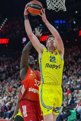TJ Leaf (Maccabi Rapyd Tel Aviv, 22) mit Wenyen Gabriel (FC Bayern Basketball, 32), GER, FC Bayern Basketball vs. Maccabi Rapyd Tel Aviv, Basketball, Euroleague, 19. Spieltag, Saison 2025 2026, 02.01.2026, GER, FC Bayern Basketball vs. Maccabi Rapyd Tel Aviv, Basketball, Euroleague, 19. Spieltag, Saison 2025 2026, 02.01.2026 Muenchen Copyright: xEibner-Pressefoto JennixMaulx EP_JML