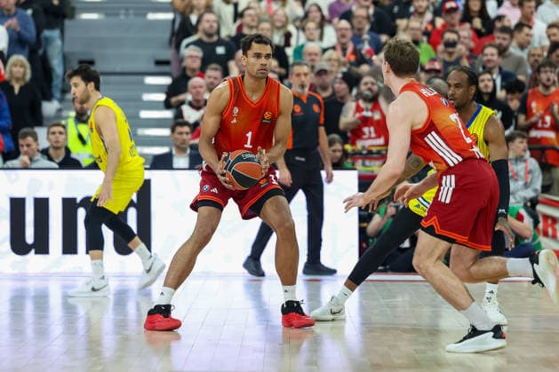 Oscar da Silva (FC Bayern Basketball, 01) mit Justuz Hollatz (FC Bayern Basketball, 21), GER, FC Bayern Basketball vs. Maccabi Rapyd Tel Aviv, Basketball, Euroleague, 19. Spieltag, Saison 2025 2026, 02.01.2026, GER, FC Bayern Basketball vs. Maccabi Rapyd Tel Aviv, Basketball, Euroleague, 19. Spieltag, Saison 2025 2026, 02.01.2026 Muenchen Copyright: xEibner-Pressefoto JennixMaulx EP_JML
