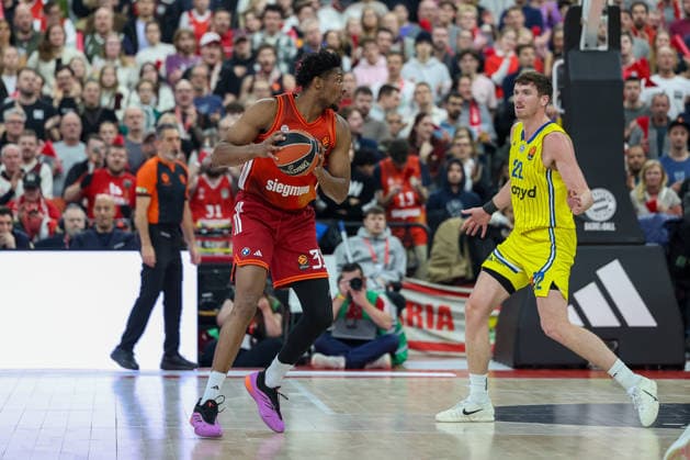 David McCormack (FC Bayern Basketball, 33) mit TJ Leaf (Maccabi Rapyd Tel Aviv, 22), GER, FC Bayern Basketball vs. Maccabi Rapyd Tel Aviv, Basketball, Euroleague, 19. Spieltag, Saison 2025 2026, 02.01.2026, GER, FC Bayern Basketball vs. Maccabi Rapyd Tel Aviv, Basketball, Euroleague, 19. Spieltag, Saison 2025 2026, 02.01.2026 Muenchen Copyright: xEibner-Pressefoto JennixMaulx EP_JML