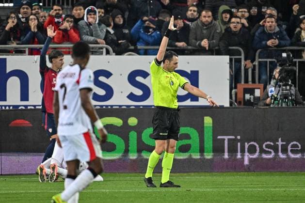 CALCIO - Serie A - Cagliari Calcio vs AC Milan Rosario Abisso, Arbitro, Referee, Rigore Fuorigioco, Offside, Penalty during Cagliari Calcio vs AC Milan, Italian soccer Serie A match in Cagliari, Italy, January 02 2026 Cagliari Italy  Copyright: xIPAxSport ABACAx
