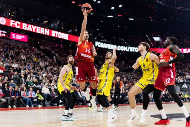 MUNICH, GERMANY - JANUARY 02: Stefan Jovic (FC Bayern Muenchen, 16) with the ball against William Rayman (Maccabi Tapyd Tel Aviv, 11) and Tamir Blatt (Maccabi Tapyd Tel Aviv, 45) during the Turkish Airlines EuroLeague match between FC Bayern Muenchen vs. Maccabi Tapyd Tel Aviv at SAP Garden on round 18 of Turkish Airlines EuroLeague on January 02, 2026 in Munich, Germany. Bavaria Germany Copyright: xSteffiexWunderlx