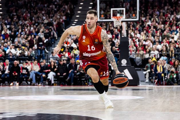 MUNICH, GERMANY - JANUARY 02: Stefan Jovic (FC Bayern Muenchen, 16) controls the ball during the Turkish Airlines EuroLeague match between FC Bayern Muenchen vs. Maccabi Tapyd Tel Aviv at SAP Garden on round 18 of Turkish Airlines EuroLeague on January 02, 2026 in Munich, Germany. Bavaria Germany Copyright: xSteffiexWunderlx