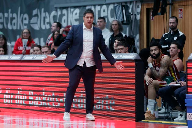 In the picture Head Coach Sasa Filipovski Wuerzburg Baskets 02 01 2026, Fitness First Wuerzburg Baskets vs Veolia Towers Hamburg, easyCredit BBL, Matchday 14, Germany, 97072, tectake Arena Wuerzburg, Copyright: HMBxMedia xJulienxBecker