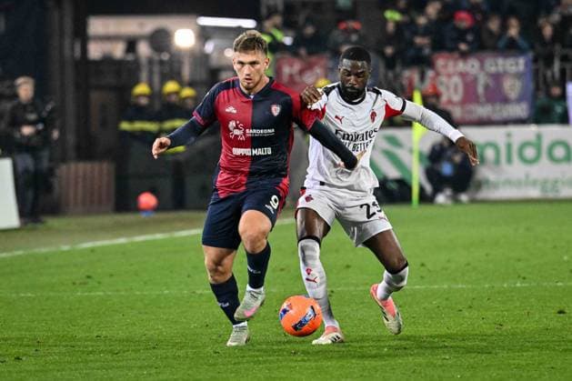 CALCIO - Serie A - Cagliari Calcio vs AC Milan Semih Kilicsoy of Cagliari Calcio, Fikayo Tomori of AC Milan during Cagliari Calcio vs AC Milan, Italian soccer Serie A match in Cagliari, Italy, January 02 2026 Cagliari Italy  Copyright: xIPAxSport ABACAx