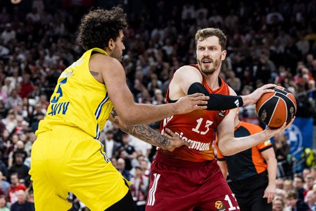 MUNICH, GERMANY - JANUARY 02: Marcio Santos (Maccabi Tapyd Tel Aviv, 3), Andreas Andi Obst (FC Bayern Muenchen, 13) with the ball during the Turkish Airlines EuroLeague match between FC Bayern Muenchen vs. Maccabi Tapyd Tel Aviv at SAP Garden on round 18 of Turkish Airlines EuroLeague on January 02, 2026 in Munich, Germany. Bavaria Germany Copyright: xSteffiexWunderlx