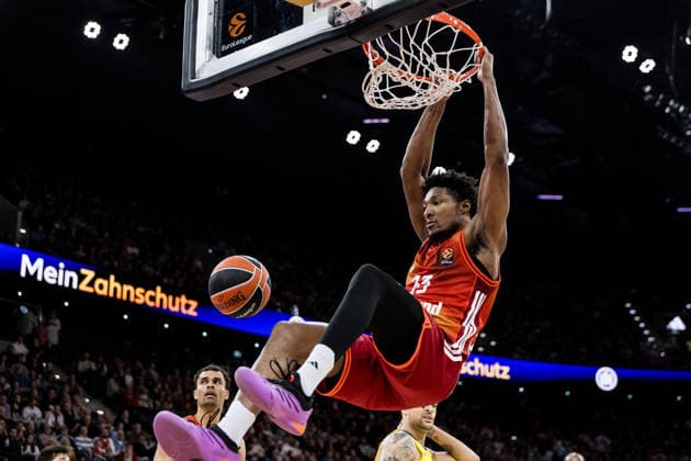 MUNICH, GERMANY - JANUARY 02: David McCormack (FC Bayern Muenchen, 33) hanging on the basket after a dunk during the Turkish Airlines EuroLeague match between FC Bayern Muenchen vs. Maccabi Tapyd Tel Aviv at SAP Garden on round 18 of Turkish Airlines EuroLeague on January 02, 2026 in Munich, Germany. Bavaria Germany Copyright: xSteffiexWunderlx