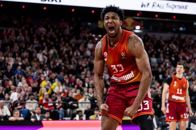 MUNICH, GERMANY - JANUARY 02: David McCormack (FC Bayern Muenchen, 33) cheers, yells, screams during the Turkish Airlines EuroLeague match between FC Bayern Muenchen vs. Maccabi Tapyd Tel Aviv at SAP Garden on round 18 of Turkish Airlines EuroLeague on January 02, 2026 in Munich, Germany. Bavaria Germany Copyright: xSteffiexWunderlx