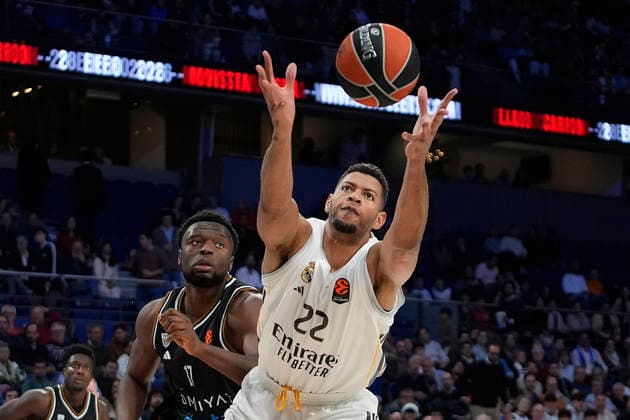 REAL MADRID v DUBAI BASKETBALL. EUROLEAGUE 2025 2026. REGULAR SEASON. ROUND 19. Real Madrid s Walter Tavares (r) and Dubai Basketball s Mfiondu Kabengele during Euroleague Regular Season Round 19 match. January 2, 2026. (ALTERPHOTOS Acero) MadridSpain  Copyright: xAcerox