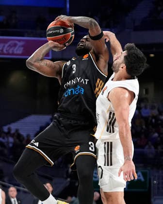 REAL MADRID v DUBAI BASKETBALL. EUROLEAGUE 2025 2026. REGULAR SEASON. ROUND 19. Real Madrid s Facundo Campazzo (r) and Dubai Basketball s Dwayne Bacon during Euroleague Regular Season Round 19 match. January 2, 2026. (ALTERPHOTOS Acero) MadridSpain  Copyright: xAcerox