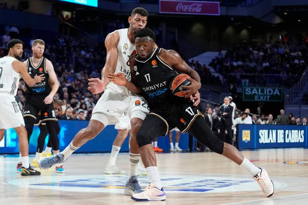 REAL MADRID v DUBAI BASKETBALL. EUROLEAGUE 2025 2026. REGULAR SEASON. ROUND 19. Real Madrid s Walter Tavares (l) and Dubai Basketball s Mfiondu Kabengele during Euroleague Regular Season Round 19 match. January 2, 2026. (ALTERPHOTOS Acero) MadridSpain  Copyright: xAcerox