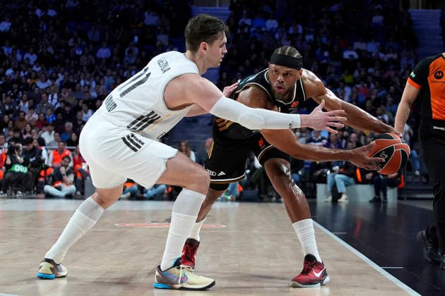 REAL MADRID v DUBAI BASKETBALL. EUROLEAGUE 2025 2026. REGULAR SEASON. ROUND 19. Real Madrid s Mario Hezonja (l) and Dubai Basketball s Justin Anderson during Euroleague Regular Season Round 19 match. January 2, 2026. (ALTERPHOTOS Acero) MadridSpain  Copyright: xAcerox