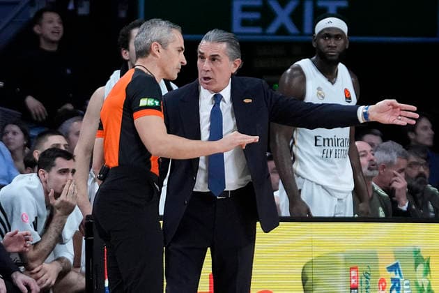 REAL MADRID v DUBAI BASKETBALL. EUROLEAGUE 2025 2026. REGULAR SEASON. ROUND 19. Real Madrid s coach Sergio Scariolo has words with the referee Saso Petek during Euroleague Regular Season Round 19 match. January 2, 2026. (ALTERPHOTOS Acero) MadridSpain  Copyright: xAcerox