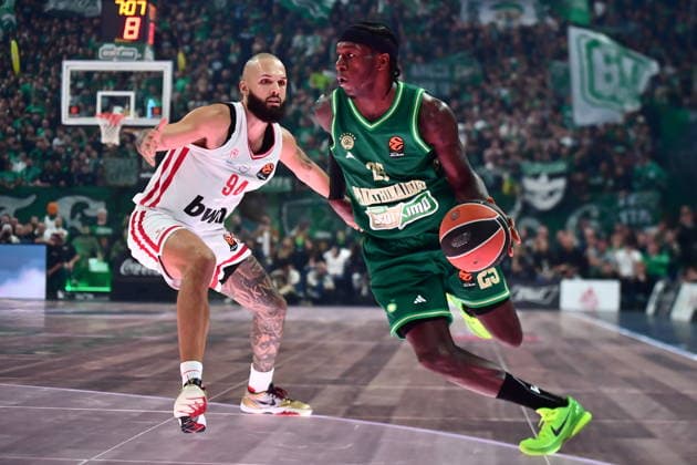 EuroLeague Basketball, Panathinaikos AKTOR Athens vs Olympiacos Piraeus - Kendrick Nunn, 25 of Panathinaikos AKTOR Athens competes with Evan Fournier, 94 of Olympiacos Piraeus during the EuroLeague Regular Season Round 19 match between Panathinaikos Aktor Athens and Olympiacos Piraeus at Telekom Center Athens on January 02, 2026 in Athens, Greece. ATHENS Greece Copyright: xOnexInchxProductionsx 6797672