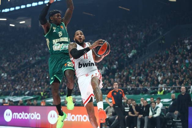 EuroLeague Basketball, Panathinaikos AKTOR Athens vs Olympiacos Piraeus - Monte Morris, 11 of Olympiacos Piraeus in action during the EuroLeague Regular Season Round 19 match between Panathinaikos Aktor Athens and Olympiacos Piraeus at Telekom Center Athens on January 02, 2026 in Athens, Greece. ATHENS Greece Copyright: xOnexInchxProductionsx 6797681