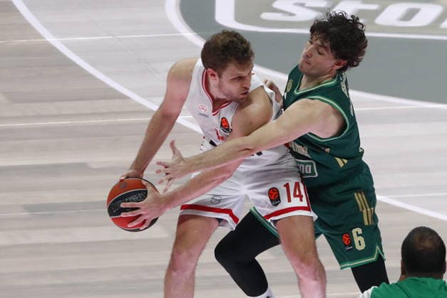 EuroLeague Basketball, Panathinaikos AKTOR Athens vs Olympiacos Piraeus - Sasha Vezenkov, 14 of Olympiacos Piraeus competes with Cedi Osman, 6 of Panathinaikos AKTOR Athens during the EuroLeague Regular Season Round 19 match between Panathinaikos Aktor Athens and Olympiacos Piraeus at Telekom Center Athens on January 02, 2026 in Athens, Greece. ATHENS Greece Copyright: xOnexInchxProductionsx 6797706