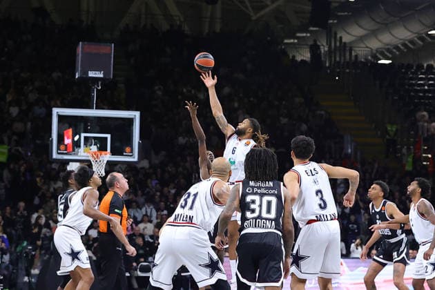 Palla a due during Virtus Bologna vs Olimpia Milano, Basketball Euroleague match in Bologna, Italy, January 02 2026  Copyright: xValentinoxOrsini IPAxSportx xipa-agency.netx xx IPA_69633057 IPA_Agency_IPA69633057