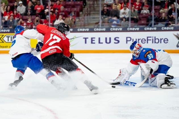 January 2, 2026, Minneapolis, Mn, USA: Canada s Jett Luchanko (17) shoots on Slovakia goaltender Alan Lendak (30) while Slovakia s Andrej Fabus (25) defends, during second period IIHF World Junior Championship quarterfinal hockey action, in Minneapolis, Minn., on Friday, January 2, 2026. Canada News - January 2, 2026 - ZUMAc35_ 20260102_zaf_c35_020 Copyright: xChristopherxKatsarovx