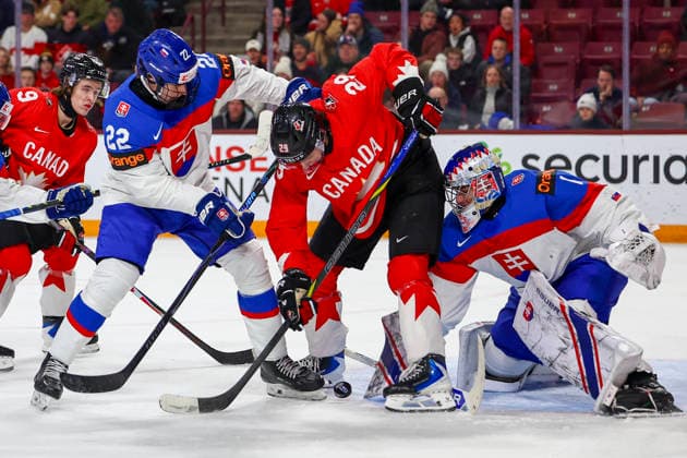 January 2, 2026, Minneapolis, Minnesota, United States: The puck is loose beneath the feet of Canada forward MICHAEL HAGE (29) and Slovakia defender ADAM GOLJER (22). Canada and Slovakia faced off in the quarterfinal round of the IIHF World Junior Championship on January 2nd. Canada was victorious 7-1. Minneapolis United States - ZUMAt166 20260102_zsp_t166_058 Copyright: xMichaelxTurnerx