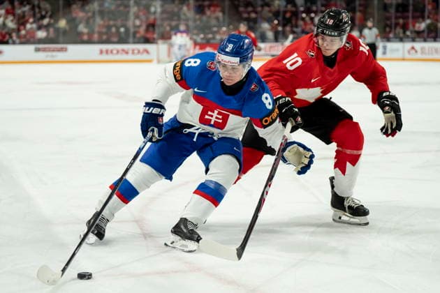 January 2, 2026, Minneapolis, Mn, USA: Canadian defenceman Cameron Reid (10) and Slovak forward Michal Liscinsky (8) battle for the puck during the countries quarterfinal matchup at the world junior hockey championship in Minneapolis on Friday, Jan. 2, 2026. Canada News - January 2, 2026  - ZUMAc35_ 20260102_zaf_c35_024 Copyright: xChristopherxKatsarovx