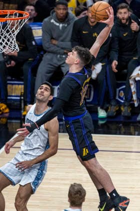 January 2, 2026, Los Angeles, California, USA: Los Angeles LakersÃ¢â‚¬â ¢ Jake LaRavia (12) dunks against Memphis Grizzlies Santi Aldama (7) during an NBA, Basketball Herren, USA basketball game at Crypto.com Arena on Friday, Jan. 2, 2026 in Los Angeles. Los Angeles USA - ZUMAc68_ 20260102_zaf_c68_012 Copyright: xRingoxChiux