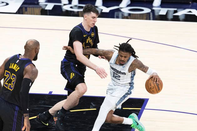 January 2, 2026, Los Angeles, California, USA: Memphis Grizzlies Ja Morant (12) drives against Los Angeles LakersÃ¢â‚¬â ¢ Jake LaRavia (12) during an NBA, Basketball Herren, USA basketball game at Crypto.com Arena on Friday, Jan. 2, 2026 in Los Angeles. Los Angeles USA - ZUMAc68_ 20260102_zaf_c68_022 Copyright: xRingoxChiux