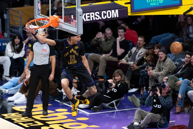 January 2, 2026, Los Angeles, California, USA: Los Angeles LakersÃ¢â‚¬â ¢ Jaxson Hayes (11) dunks against the Memphis Grizzlies during an NBA, Basketball Herren, USA basketball game at Crypto.com Arena on Friday, Jan. 2, 2026 in Los Angeles. Los Angeles USA - ZUMAc68_ 20260102_zaf_c68_050 Copyright: xRingoxChiux
