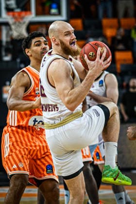 Mark Smith ratiopharm ulm and Lazar Mutic Lietkabelis Panevezys in a duel during the EuroCup match between ratiopharm ulm vs Lietkabelis Panevezys at ratiopharm Arena on 02 January 2026 in Neu Ulm, Germany, Germany Photo by Harry Langer DeFodi Images Mark Smith ratiopharm ulm and Lazar Mutic Lietkabelis Panevezys battle for the ball during the EuroCup match between ratiopharm ulm vs Lietkabelis Panevezys at ratiopharm Arena on January 2, 2026 in Neu Ulm, Germany Photo by Harry Langer DeFodi Images Photo by Harry Langer DeFodi Images