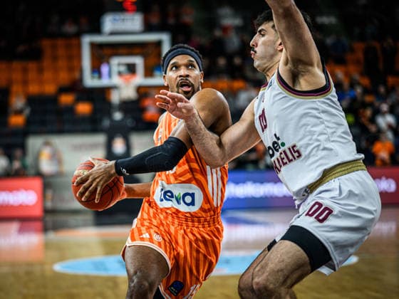 Justin Simon ratiopharm ulm and Fardaws Aimaq Lietkabelis Panevezys in a duel during the EuroCup match between ratiopharm ulm vs Lietkabelis Panevezys at ratiopharm Arena on 02 January 2026 in Neu Ulm, Germany, Germany Photo by Harry Langer DeFodi Images Justin Simon ratiopharm ulm and Fardaws Aimaq Lietkabelis Panevezys battle for the ball during the EuroCup match between ratiopharm ulm vs Lietkabelis Panevezys at ratiopharm Arena on January 2, 2026 in Neu Ulm, Germany Photo by Harry Langer DeFodi Images Photo by Harry Langer DeFodi Images