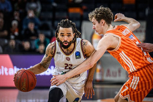 Michael Flowers Lietkabelis Panevezys and Tobias Jensen ratiopharm ulm battle for the ball during the EuroCup match between ratiopharm ulm vs Lietkabelis Panevezys at ratiopharm Arena on 02 January 2026 in Neu Ulm, Germany, Germany Photo by Harry Langer DeFodi Images Michael Flowers Lietkabelis Panevezys and Tobias Jensen ratiopharm ulm battle for the ball during the EuroCup match between ratiopharm ulm vs Lietkabelis Panevezys at ratiopharm Arena on January 2, 2026 in Neu Ulm, Germany Photo by Harry Langer DeFodi Images Photo by Harry Langer DeFodi Images