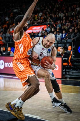 Malik Osborne ratiopharm ulm and Dovis Bickauskis Lietkabelis Panevezys in a duel during the EuroCup match between ratiopharm ulm vs Lietkabelis Panevezys at ratiopharm Arena on January 02, 2026 in Neu Ulm, Germany, Germany Photo by Harry Langer DeFodi Images Malik Osborne ratiopharm ulm and Dovis Bickauskis Lietkabelis Panevezys battle for the ball during the EuroCup match between ratiopharm ulm vs Lietkabelis Panevezys at ratiopharm Arena on January 2, 2026 in Neu Ulm, Germany Photo by Harry Langer DeFodi Images Photo by Harry Langer DeFodi Images