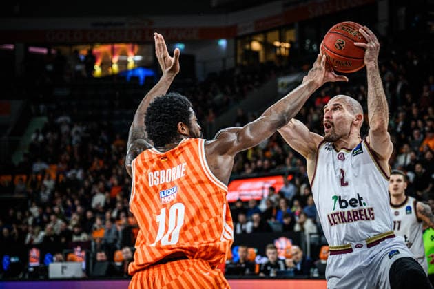 Malik Osborne ratiopharm ulm and Dovis Bickauskis Lietkabelis Panevezys in a duel during the EuroCup match between ratiopharm ulm vs Lietkabelis Panevezys at ratiopharm Arena on January 02, 2026 in Neu Ulm, Germany, Germany Photo by Harry Langer DeFodi Images Malik Osborne ratiopharm ulm and Dovis Bickauskis Lietkabelis Panevezys battle for the ball during the EuroCup match between ratiopharm ulm vs Lietkabelis Panevezys at ratiopharm Arena on January 2, 2026 in Neu Ulm, Germany Photo by Harry Langer DeFodi Images Photo by Harry Langer DeFodi Images