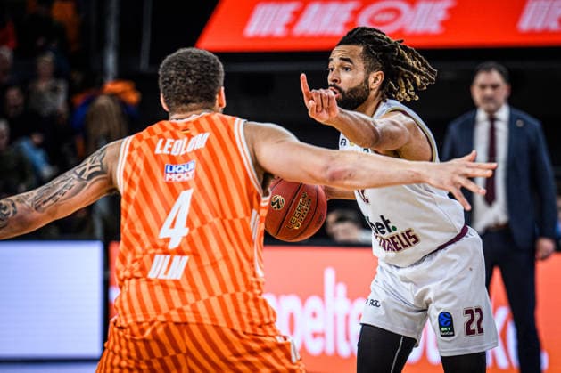 Christopher Ledlum ratiopharm ulm and Michael Flowers Lietkabelis Panevezys battle for the ball during the EuroCup match between ratiopharm ulm vs Lietkabelis Panevezys at ratiopharm Arena on 02 January 2026 in Neu Ulm, Germany, Germany Photo by Harry Langer DeFodi Images Christopher Ledlum ratiopharm ulm and Michael Flowers Lietkabelis Panevezys battle for the ball during the EuroCup match between ratiopharm ulm vs Lietkabelis Panevezys at ratiopharm Arena on January 2, 2026 in Neu Ulm, Germany Photo by Harry Langer DeFodi Images Photo by Harry Langer DeFodi Images