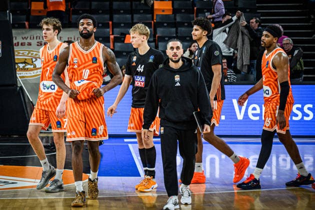 Tobias Jensen ratiopharm ulm , Malik Osborne ratiopharm ulm , Teo Milicic ratiopharm ulm , Meissa Faye ratiopharm ulm and Justin Simon ratiopharm ulm dejected during the EuroCup match between ratiopharm ulm vs Lietkabelis Panevezys at ratiopharm Arena on January 02, 2026 in Neu Ulm, Germany Photo by Harry Langer DeFodi Images Tobias Jensen ratiopharm ulm , Malik Osborne ratiopharm ulm , Teo Milicic ratiopharm ulm , Meissa Faye ratiopharm ulm and Justin Simon ratiopharm ulm looks dejected during the EuroCup match between ratiopharm ulm vs Lietkabelis Panevezys at ratiopharm Arena on January 2, 2026 in Neu Ulm, Germany Photo by Harry Langer DeFodi Images Photo by Harry Langer DeFodi Images