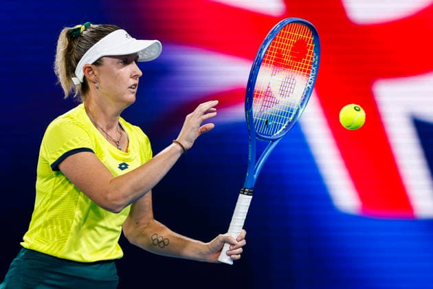 TENNIS UNITED CUP SYDNEY, Storm Hunter of Team Australia receives the ball to serve in her Group D singles match against Malene Helgo of Team Norway during day two of the 2026 United Cup at Ken Rosewall Arena in Sydney, Saturday, January 3, 2026. ( NO ARCHIVING, EDITORIAL USE ONLY SYDNEY NEW SOUTH WALES AUSTRALIA  Copyright: xMARKxEVANSx 20260103154147670286