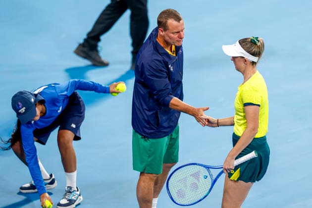 TENNIS UNITED CUP SYDNEY, Team Australia captain Lleyton Hewitt congratulates Storm Hunter of Team Australia after winning her first game in her Group D singles match against Malene Helgo of Team Norway during day two of the 2026 United Cup at Ken Rosewall Arena in Sydney, Saturday, January 3, 2026. ( NO ARCHIVING, EDITORIAL USE ONLY SYDNEY NEW SOUTH WALES AUSTRALIA  Copyright: xMARKxEVANSx 20260103159668287727