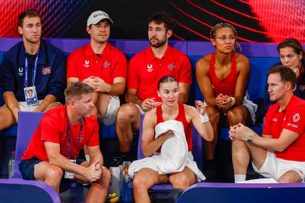 TENNIS UNITED CUP SYDNEY, Malene Helgo of Team Norway speaks to Team Norway captain Christian Ruud (R) between games during day two of the 2026 United Cup at Ken Rosewall Arena in Sydney, Saturday, January 3, 2026. ( NO ARCHIVING, EDITORIAL USE ONLY SYDNEY NEW SOUTH WALES AUSTRALIA  Copyright: xMARKxEVANSx 20260103129550850582