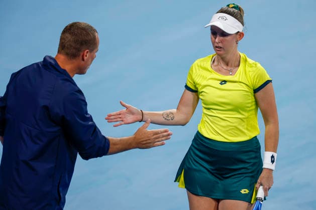 TENNIS UNITED CUP SYDNEY, Storm Hunter of Team Australia is congratulated by team Australia captain Lleyton Hewitt after winning her Group D first set against Malene Helgo of Team Norway during day two of the 2026 United Cup at Ken Rosewall Arena in Sydney, Saturday, January 3, 2026. ( NO ARCHIVING, EDITORIAL USE ONLY SYDNEY NEW SOUTH WALES AUSTRALIA  Copyright: xMARKxEVANSx 20260103129064923043
