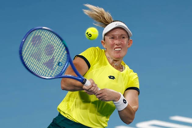 TENNIS UNITED CUP SYDNEY, Storm Hunter of Team Australia plays a backhand in her Group D singles match against Malene Helgo of Team Norway during day two of the 2026 United Cup at Ken Rosewall Arena in Sydney, Saturday, January 3, 2026. ( NO ARCHIVING, EDITORIAL USE ONLY SYDNEY NEW SOUTH WALES AUSTRALIA  Copyright: xMARKxEVANSx 20260103172776357099