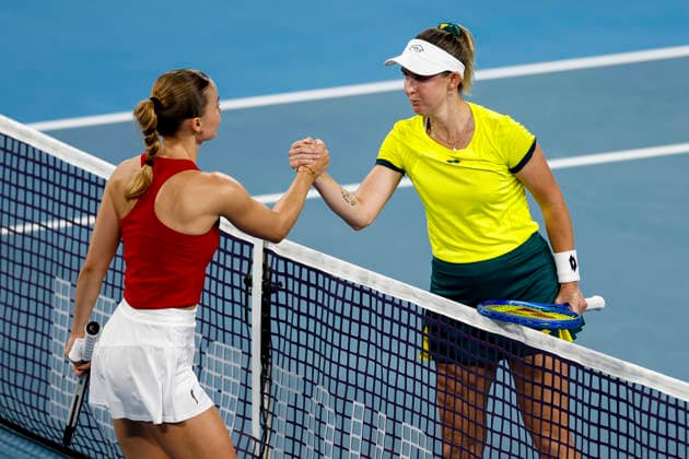 TENNIS UNITED CUP SYDNEY, Storm Hunter of Team Australia shakes hands with Malene Helgo of Team Norway after her victory in the Group D singles match during day two of the 2026 United Cup at Ken Rosewall Arena in Sydney, Saturday, January 3, 2026. ( NO ARCHIVING, EDITORIAL USE ONLY SYDNEY NEW SOUTH WALES AUSTRALIA  Copyright: xMARKxEVANSx 20260103198318080304