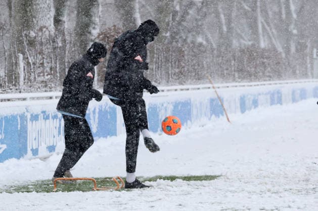 DEU, DFL, 2 FBL Hertha BSC, Training, Snow, 03 01 2026, Sportforum, Berlin, DEU, DFL, 2 FBL Hertha BSC, Training, Snow, in picture John Anthony Brooks Hertha BSC Berlin 25 , Leon Jensen Hertha BSC Berlin 5 DFL regulations prohibit any use of Photographs as image sequences and or quasi video nordphotoxGmbHx xEngler nph00076