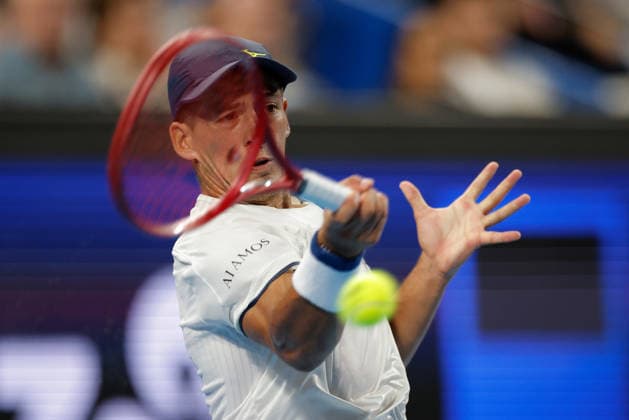 TENNIS UNITED CUP PERTH, Sebastian Baez of Argentina in action against Taylor Fritz of the USA during the United Cup day two match between the USA and Argentina at RAC Arena in Perth, Saturday, January 3, 2026. ( NO ARCHIVING, EDITORIAL USE ONLY PERTH WESTERN AUSTRALIA AUSTRALIA  Copyright: xRICHARDxWAINWRIGHTx 20260103121952828091