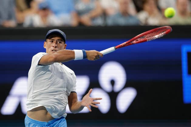TENNIS UNITED CUP PERTH, Sebastian Baez of Argentina in action against Taylor Fritz of the USA during the United Cup day two match between the USA and Argentina at RAC Arena in Perth, Saturday, January 3, 2026. ( NO ARCHIVING, EDITORIAL USE ONLY PERTH WESTERN AUSTRALIA AUSTRALIA  Copyright: xRICHARDxWAINWRIGHTx 20260103193030476464