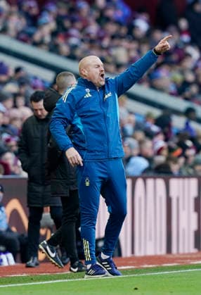 Birmingham, England, 3rd January 2026. Sean Dyche manager of Nottingham Forest shouts instructions during the Aston Villa vs Nottingham Forest Premier League match at Villa Park, Birmingham. Picture credit should read: Andrew Yates Sportimage EDITORIAL USE ONLY. No use with unauthorised audio, video, data, fixture lists, club league logos or live services. Online in-match use limited to 120 images, no video emulation. No use in betting, games or single club league player publications. SPI_017_AY_Villa_Forest SPI-4426-0017